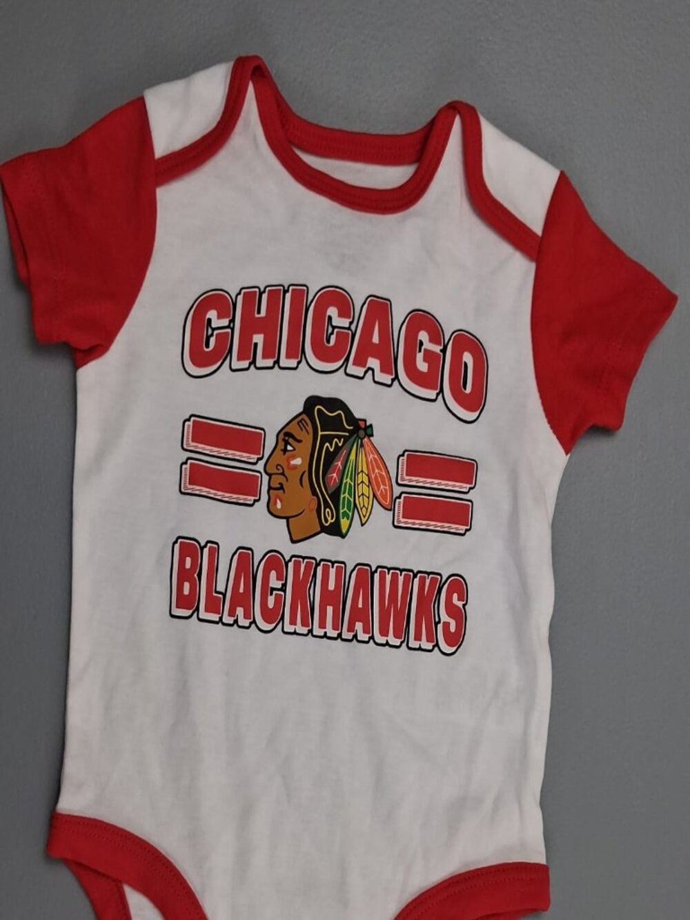 NHL Chicago Blackhawks Infant Short Sleeve Bodysuit — White & Red, 18M